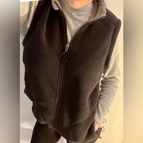 Black MEC fleece vest - Picture 3 of 16